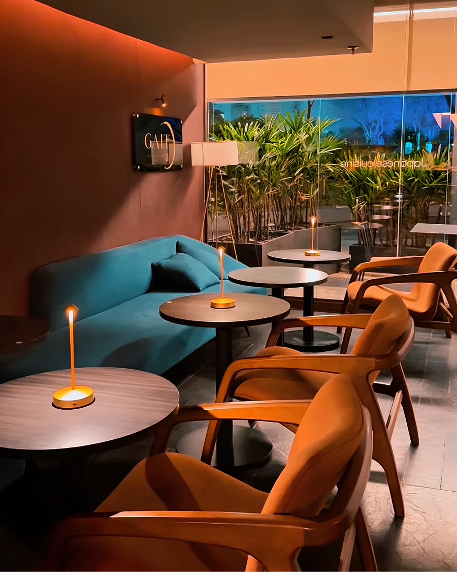 Lounge do GAIT com a placa do restaurante